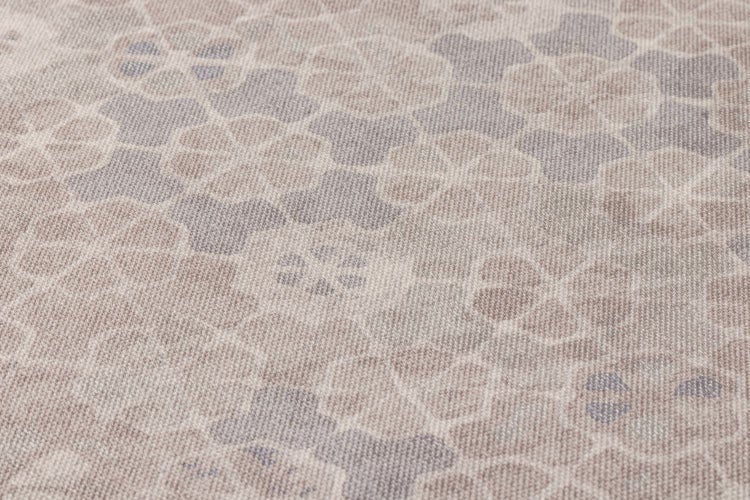 Trapezförmiges Fassadenelement mit Nut-Feder-Verbindung