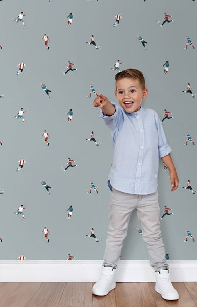 Grauer Lagerbehälter aus Kunststoff mit roten Griffen