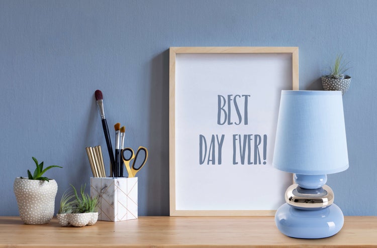 Blaue Tischleuchte mit Stoffschirm