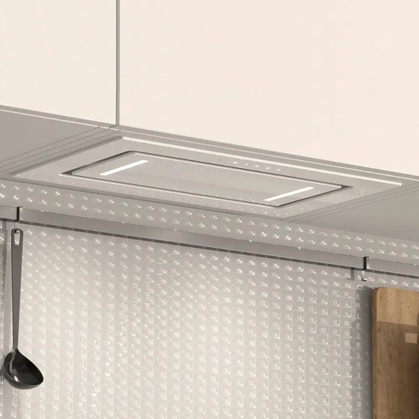 Eingebaute Dunstabzugshaube in einer Küche