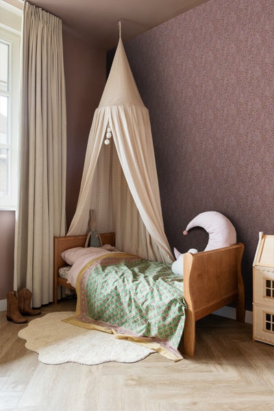 Technisches Datenblatt eines schwarzen Wand- und Deckenkanals WDK3020SS aus Polyvinylchlorid, Abmessungen 30x20 mm, inklusive CE-Kennzeichnung und PVC-Symbol.