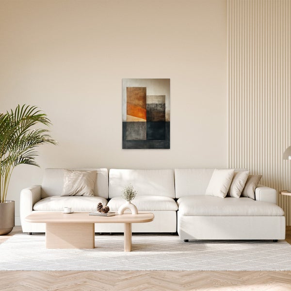 Wohnzimmer mit Sofa, Couchtisch und abstraktem Wandbild