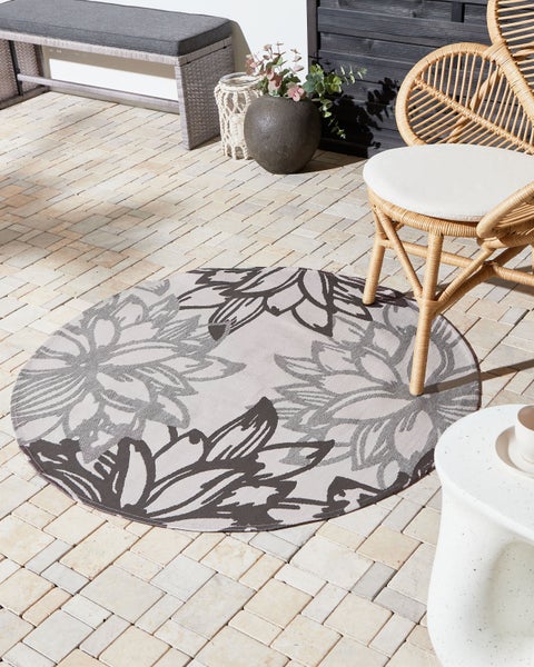 Garten mit blühendem Ehrenpreis