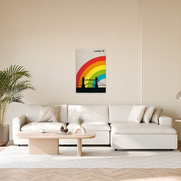 Dekoratives Wandbild mit Londoner Brücke und Regenbogenmotiv im Wohnzimmer