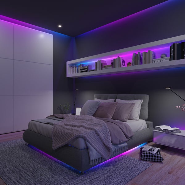 Schlafzimmer mit Bett, Bücherregal und LED-Beleuchtung für eine moderne Atmosphäre.