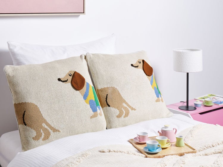 Detailansicht eines dekorativen Kissens mit Reißverschluss