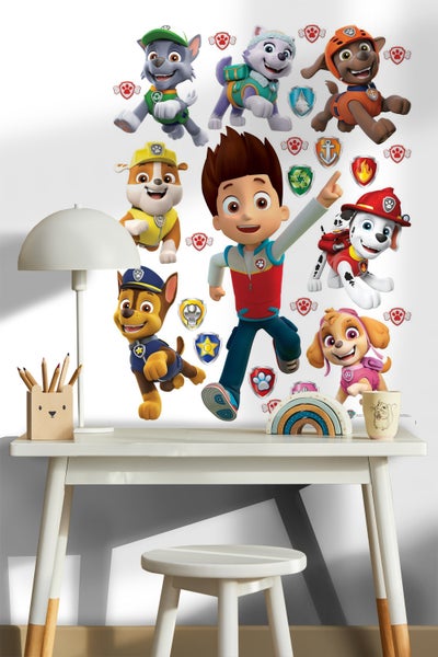 Wanddekoration mit Motiven aus der Kinderserie Paw Patrol auf einem Tisch