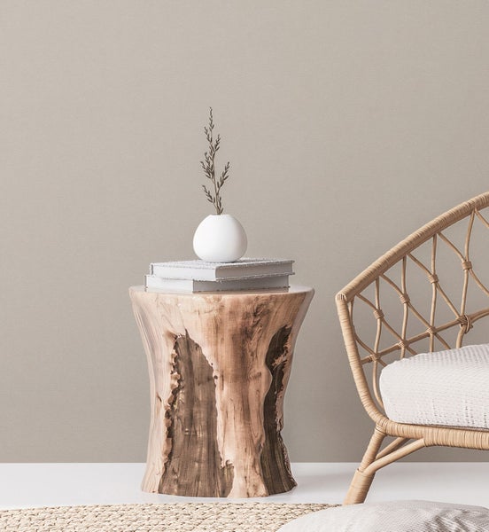 Schmetterlingsflieder mit purpurfarbenen Blüten im Garten.