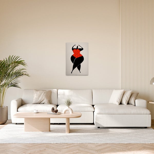 Dekoratives Wandbild mit stilisierter, abstrakter Frauengestalt im Wohnzimmer