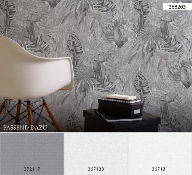 Raumszene mit einer gemusterten Tapete mit Blattmotiven, einem Stuhl, Büchern und Farbfeldern zur Produktauswahl.