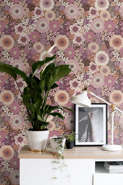 ESTAhome Tapete Retro Blumen mauve-violett und Terrakottarosa - 50 x 900 cm - 131319