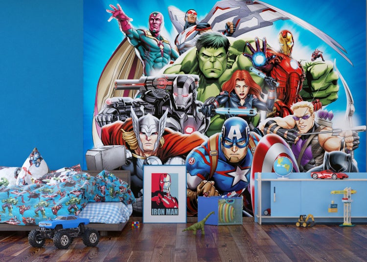 Kinderzimmer mit Avengers-Tapete, Bett und Spielzeug