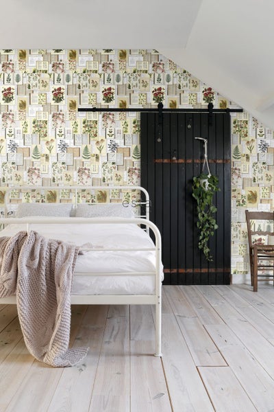 ESTAhome XXL-Vliestapete Seiten aus botanischen Büchern Crème-Beige, Grün, Braun und Ockergelb - 50 x 900 cm - 158825