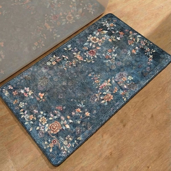 Blaue rechteckige Bodenmatte mit floralem Muster und dekorativem Rand.