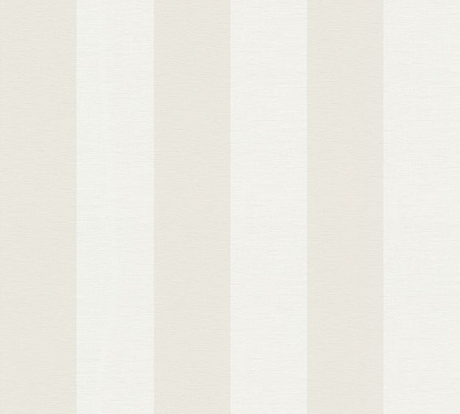 Nahaufnahme einer Clematis-Pflanze mit Blüten und Blättern