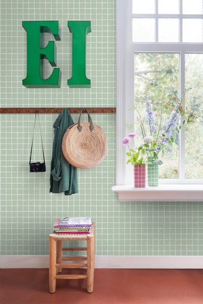 Flur mit Garderobe, Dekoration und Fenster