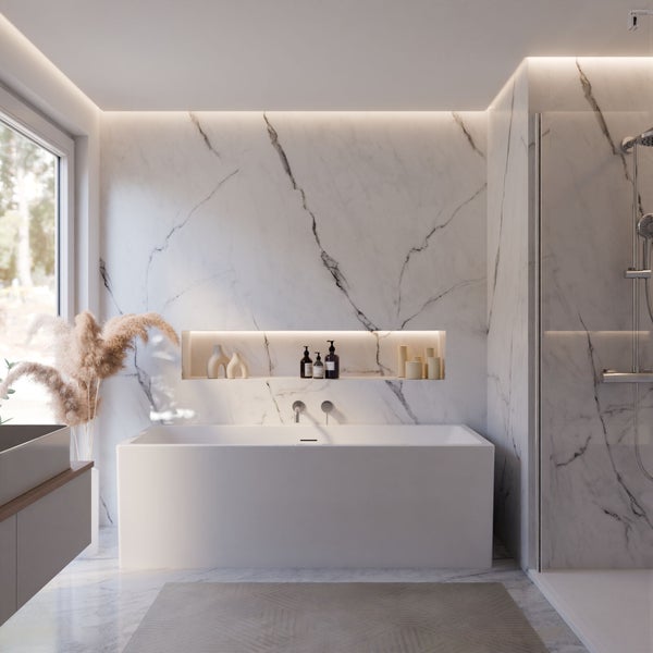 Badezimmer mit Badewanne, Dusche und Waschbecken