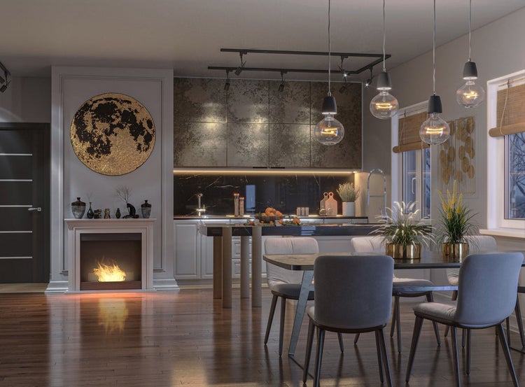 Modernes Esszimmer und Küche mit Kamin, Pendelleuchten, dunklen Küchenfronten und Holzboden.