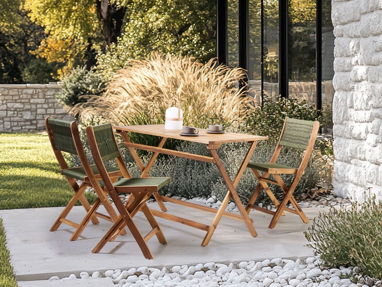 Gartenstuhl aus Holz mit Seilbespannung