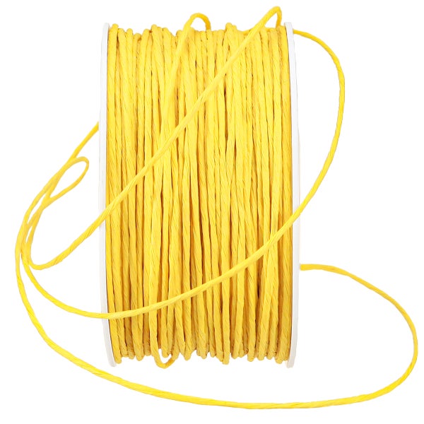 Gelbe Papierkordel auf einer Spule zum Basteln und Dekorieren.
