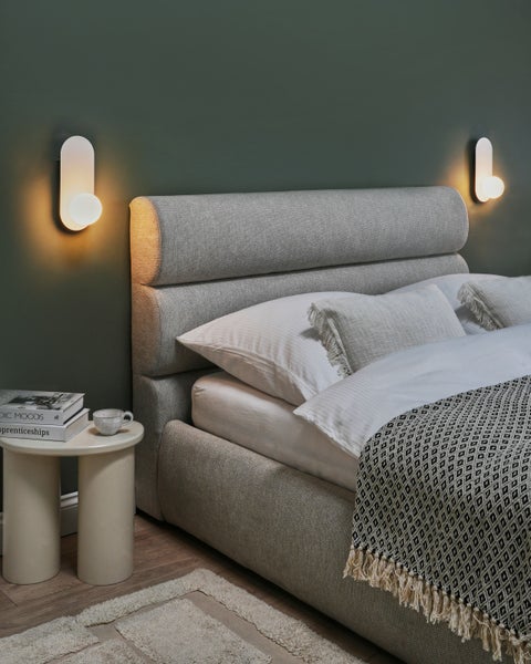 Technische Zeichnung einer Wandleuchte mit Abmessungen