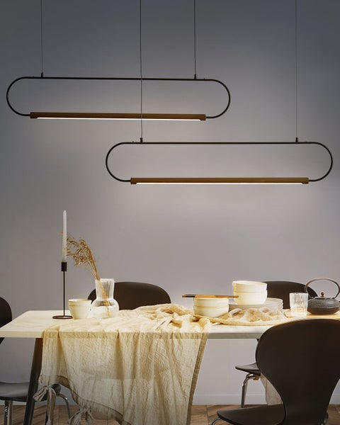 Hängelampe mit Schirm aus Seil