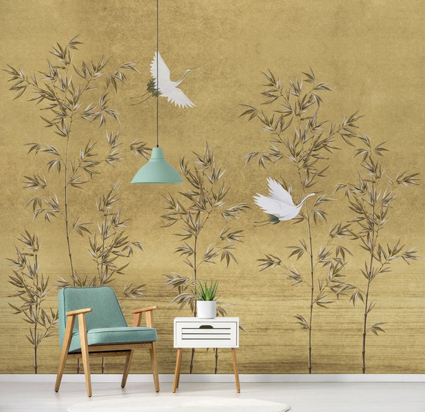 Dekoratives Interieur mit Tapete, Sessel, Beistelltisch und Hängelampe