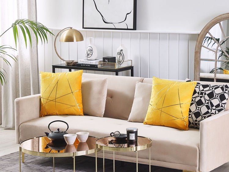 Abbildung von zwei Kissen mit den Maßen 45 x 45 x 12 cm