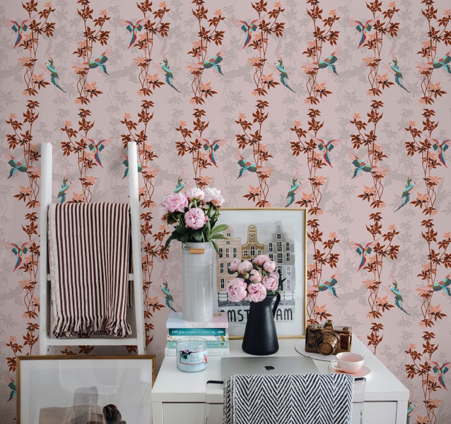 Tapetenmuster mit Pflanzen und Papageien