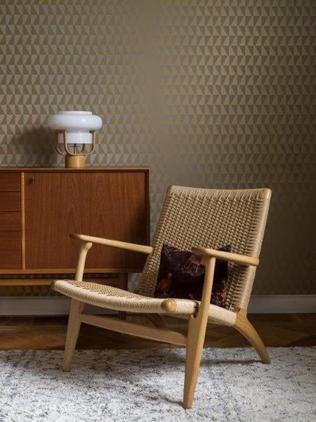 Gartenleuchte mit Lampenschirm in Käfigoptik im Außenbereich