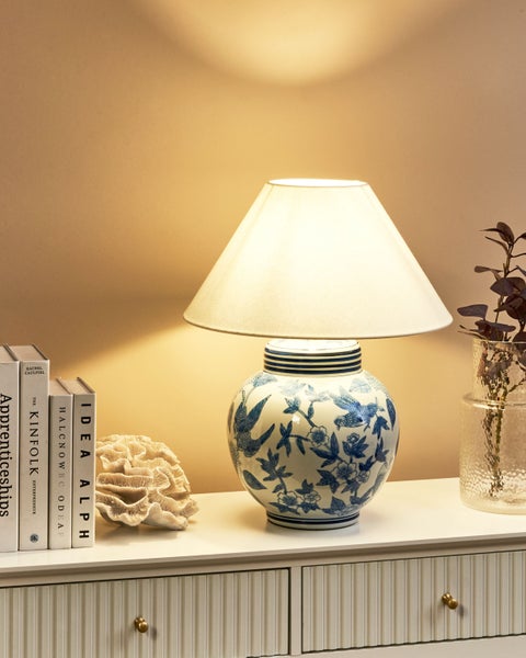 Teppich mit Muster und Fransen