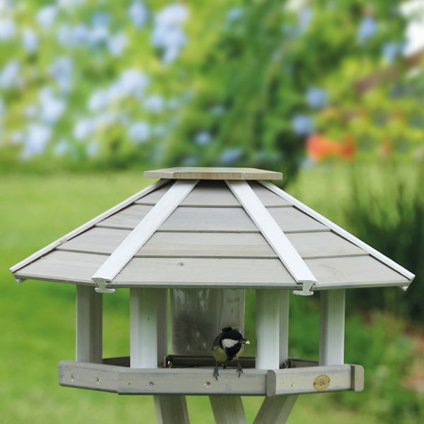 Vogelhaus aus Holz mit Vogel