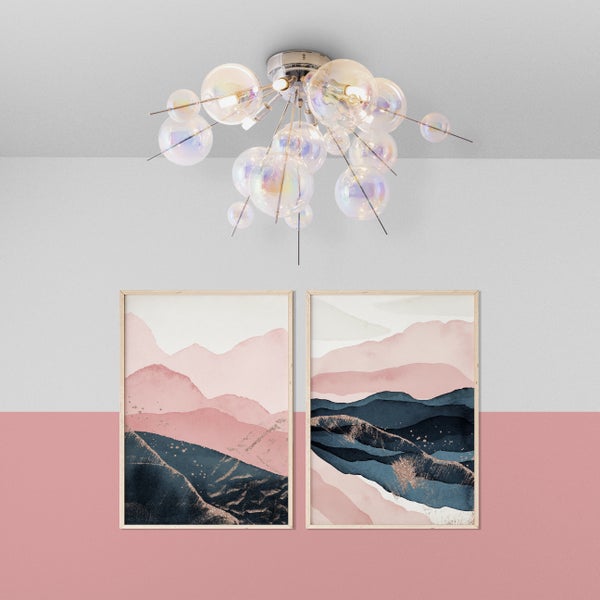 Deckenleuchte mit mehreren transparenten Glaskugeln