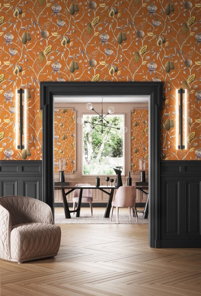 Werkzeugsatz mit Schrauben, Muttern und Scheiben in Holzkiste