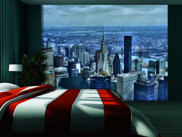 Schlafzimmer mit Bett und Fototapete mit Stadtansicht