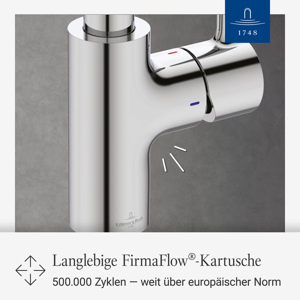Detailansicht einer glänzenden Waschtischarmatur aus Metall mit langlebiger Kartusche und Villeroy und Boch Logo.