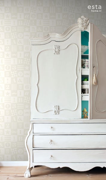 Weißer Kleiderschrank im Vintage-Stil mit Schubladen und Inneneinrichtung