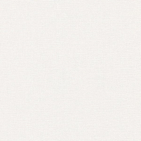 Wohnzimmer mit rotem Sofa, gemustertem Teppich und dekorativen Elementen