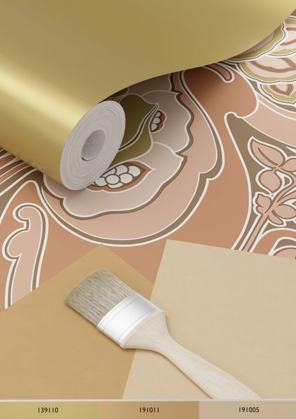 Tapetenrolle mit floralem Muster und Farbpalette mit Farbroller