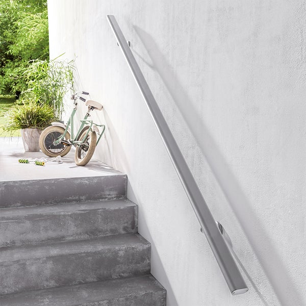 Metallhandlauf an einer Treppe