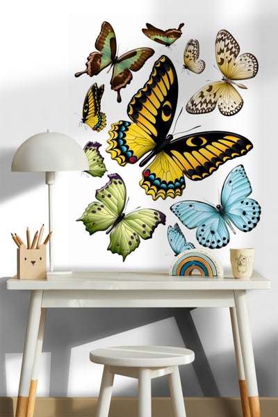 Kinderschreibtisch mit Schreibtischlampe, Stifthalter, Dekoration und Wandtattoo mit Schmetterlingsmotiven