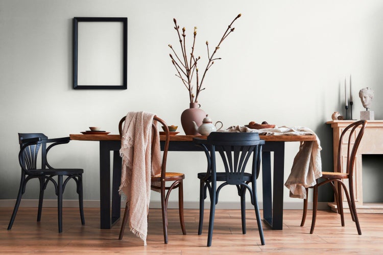 Dekorative Tischleuchte für den Außenbereich mit 2700 Kelvin und IP44 Schutzklasse.