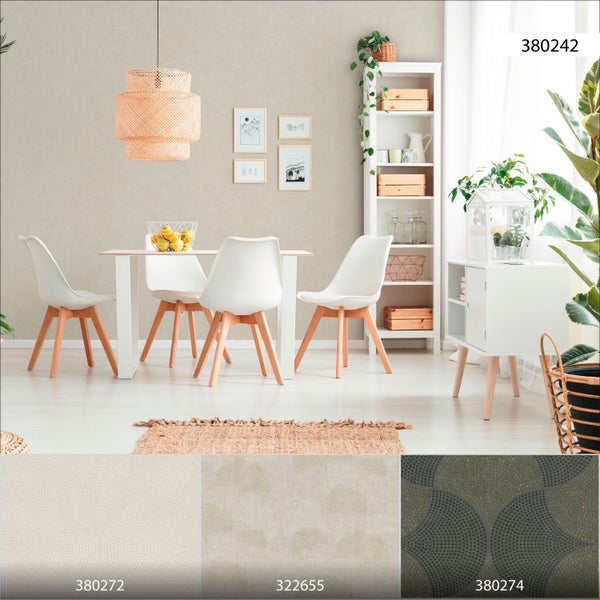 Dekorative Szene mit Pflanze, Leuchtsymbol und Behältern auf einem Holztisch