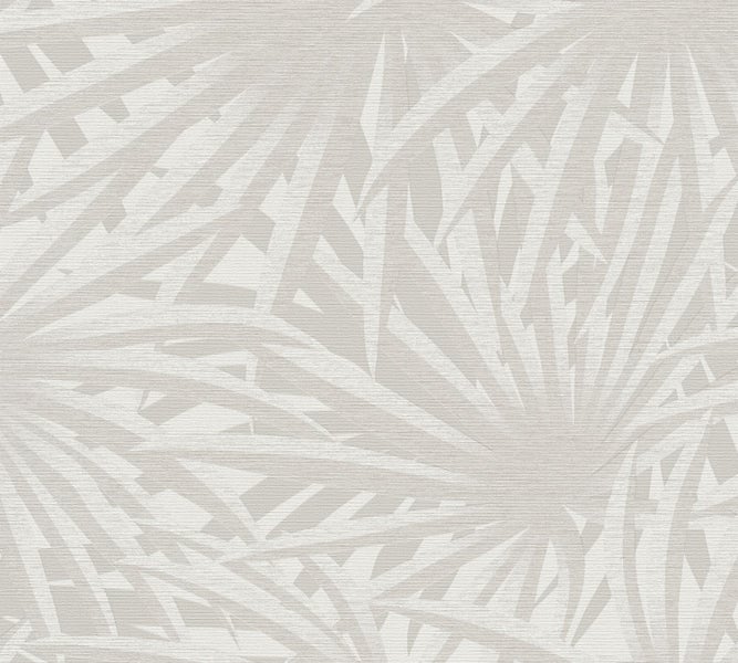 Szene mit Tapete mit Blattmuster, Holztisch und dekorativer Vase