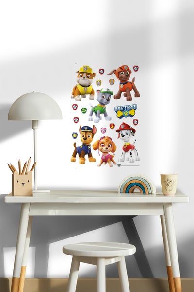 Dekoratives Kinderzimmer mit Paw Patrol Wandtattoo auf weißer Wand