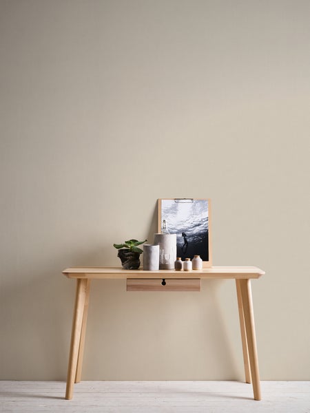 Detailansicht eines Gerüsts aus Aluminium mit Rollen