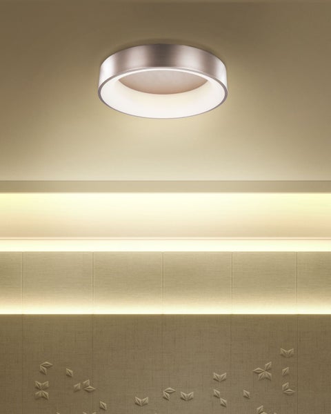 Runde Deckenleuchte an der Decke montiert