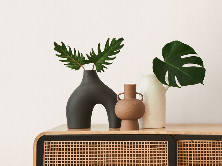 Dekoratives Zimmer mit Schreibtisch, Bürostuhl und Star Wars Wandtattoo