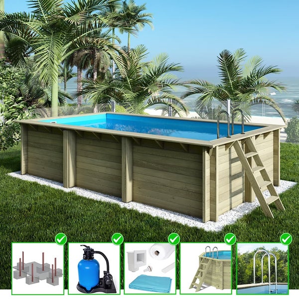 Holzpool mit Leiter, Filterpumpe und Poolzubehör auf einer Rasenfläche