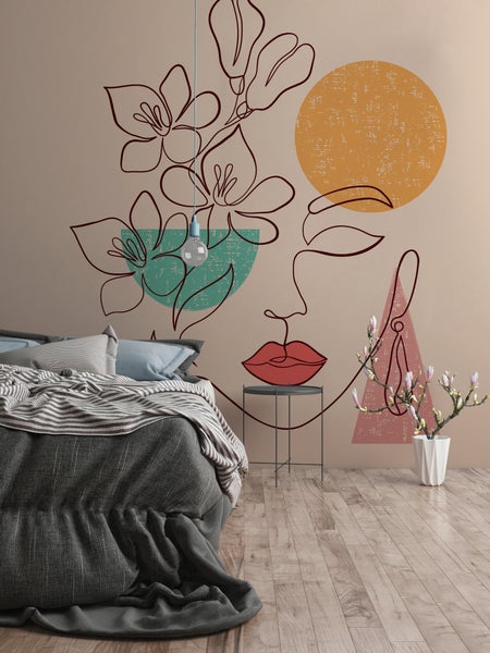 Modernes Schlafzimmer mit abstrakter Fototapete mit Linienzeichnung eines Gesichts, Blumen und geometrischen Formen sowie Holzboden.